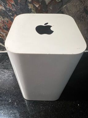 Apple White Tower Wireless Router with Apple Logo